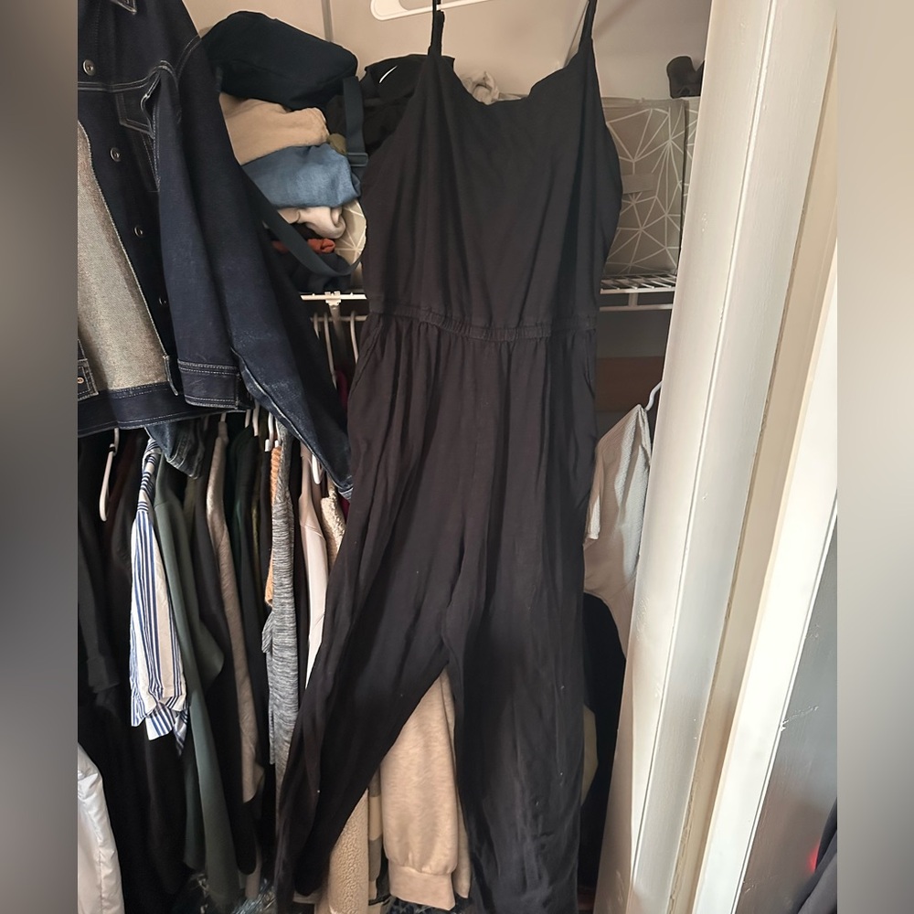 Old Navy Dark Sleeveless Outfit